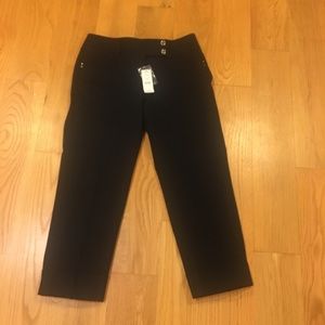 🌹WHBM slim Capri NWT!🌹
